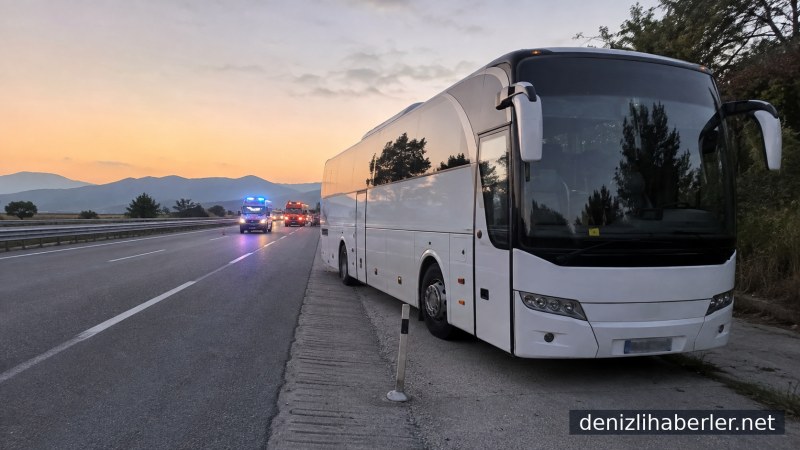 Metal yığınına dönen otobüsten, 8 kişinin cenazeleri çıkartıldı