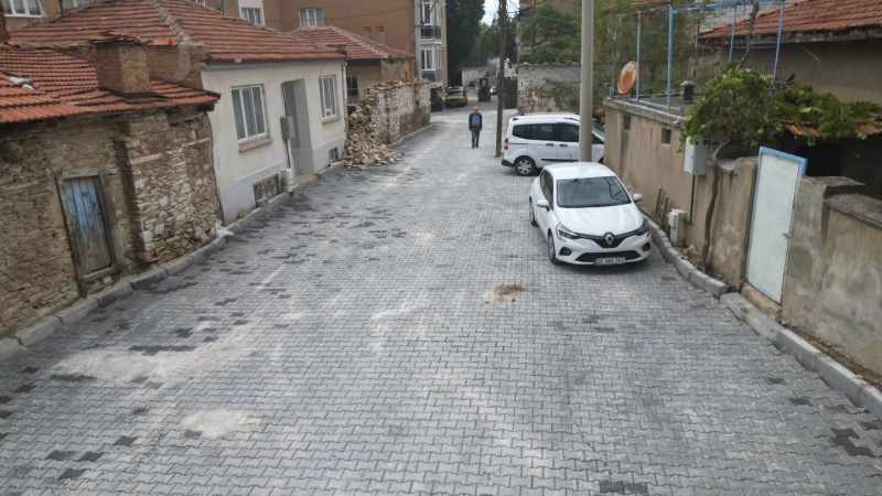 Tavas Orta Mahallesi'nde yollara kilit parke döşendi