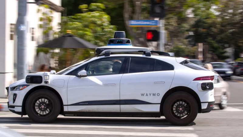 Waymo ve Zoox'un test sürücüleri, otonom araçların ani frenlerinden 24'ten fazla yaralanma yaşadı
