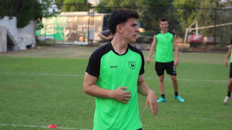 Bereketlispor'un U19 oyuncusu Burak Ege Kocalar ilk üç haftada 4 gol attı