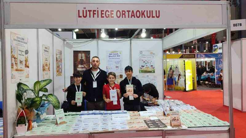 Denizli'de 31 öğrencinin üç kitabı fuarda okurla buluştu