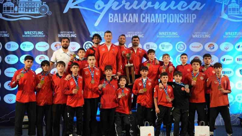Denizlili güreşçiler Balkan Şampiyonası'ndan 4 altın ve 2 bronzla döndü