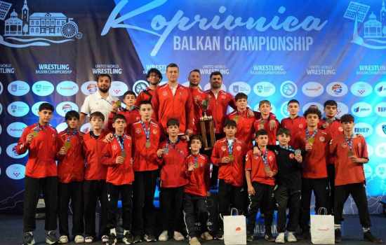 Denizlili güreşçiler Balkan Şampiyonası'ndan 4 altın ve 2 bronzla döndü