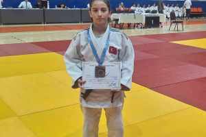 Arife Aydınoğlu, Yıldızlar Balkan Judo Şampiyonası'nda gümüş madalya kazandı