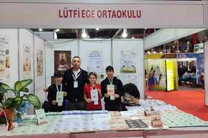 Denizli'de 31 öğrencinin üç kitabı fuarda okurla buluştu